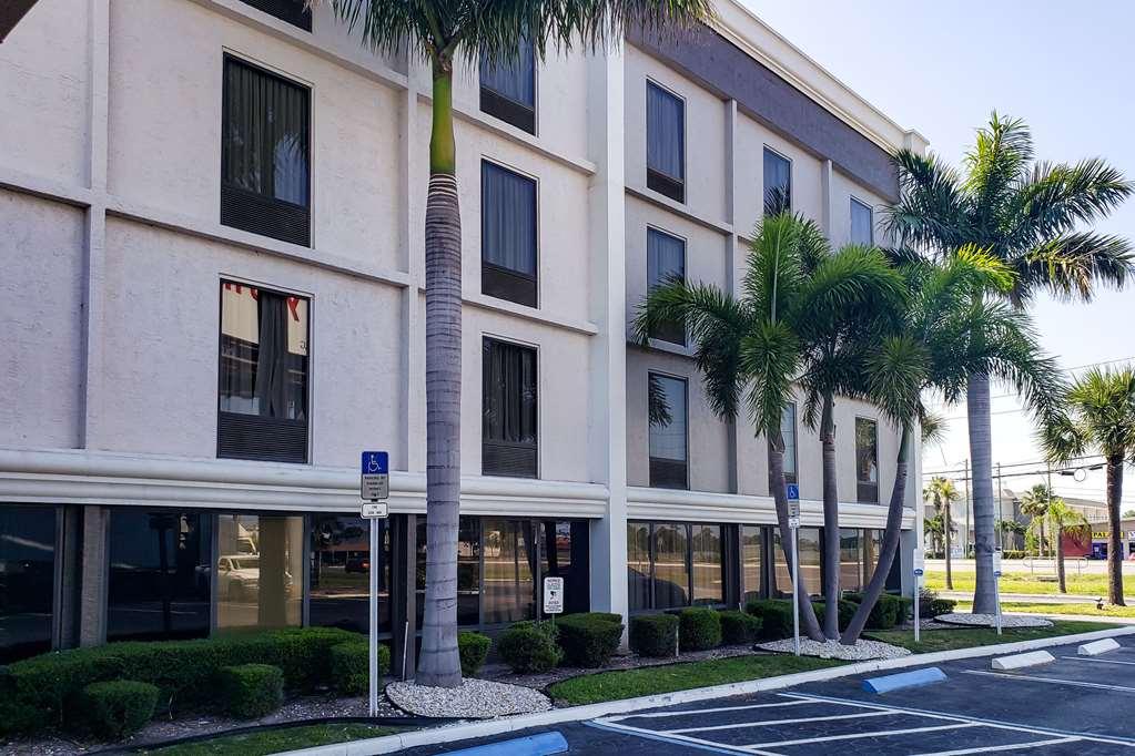 Comfort Inn & Suites St Pete - Clearwater International Airport Exteriér fotografie
