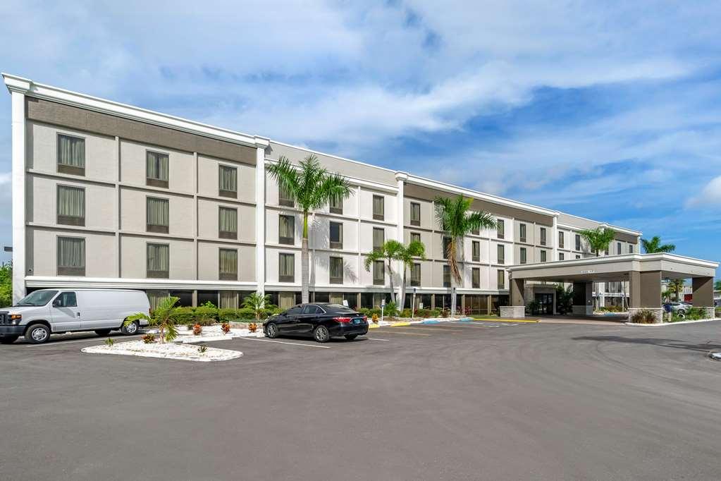 Comfort Inn & Suites St Pete - Clearwater International Airport Exteriér fotografie