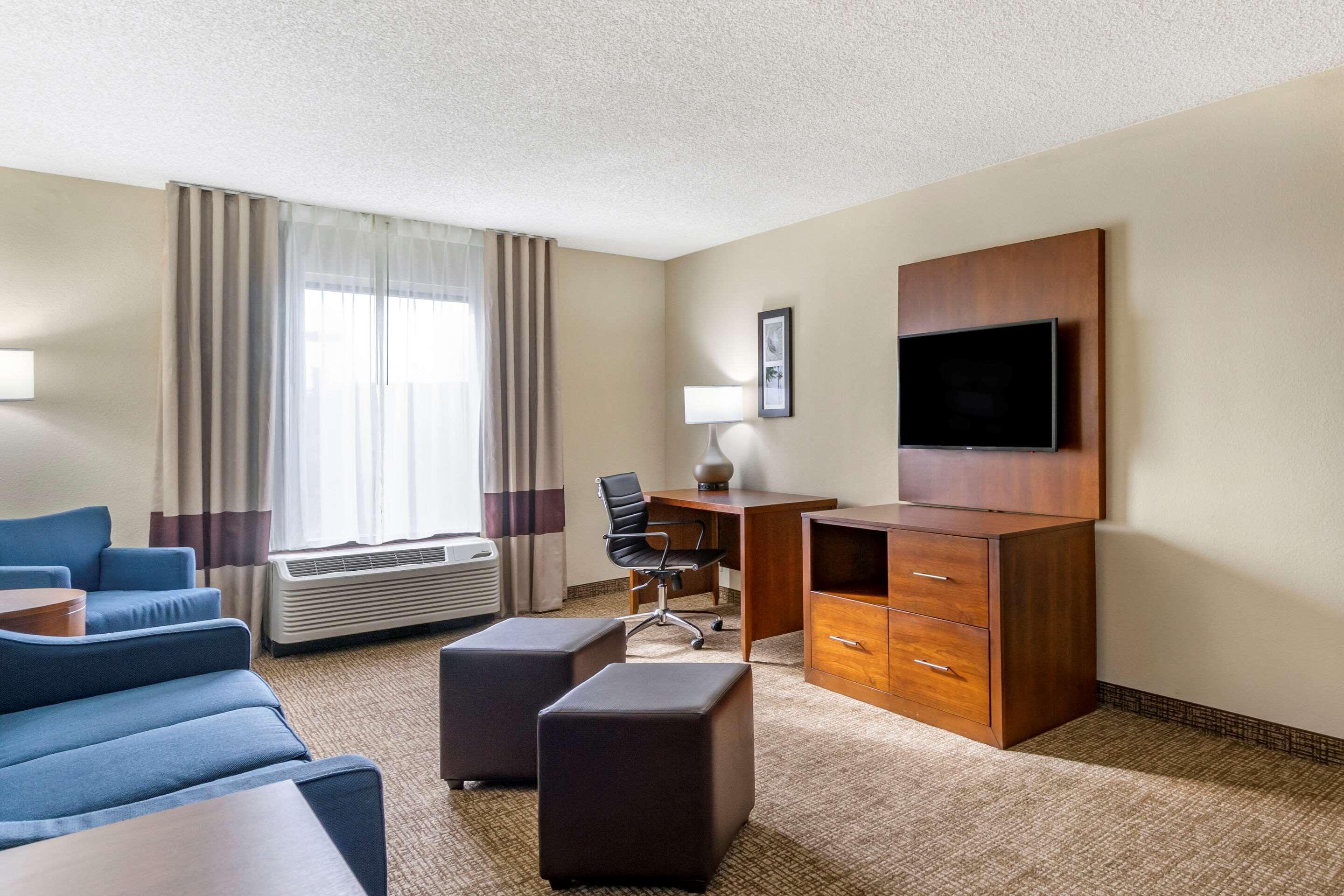 Comfort Inn & Suites St Pete - Clearwater International Airport Exteriér fotografie