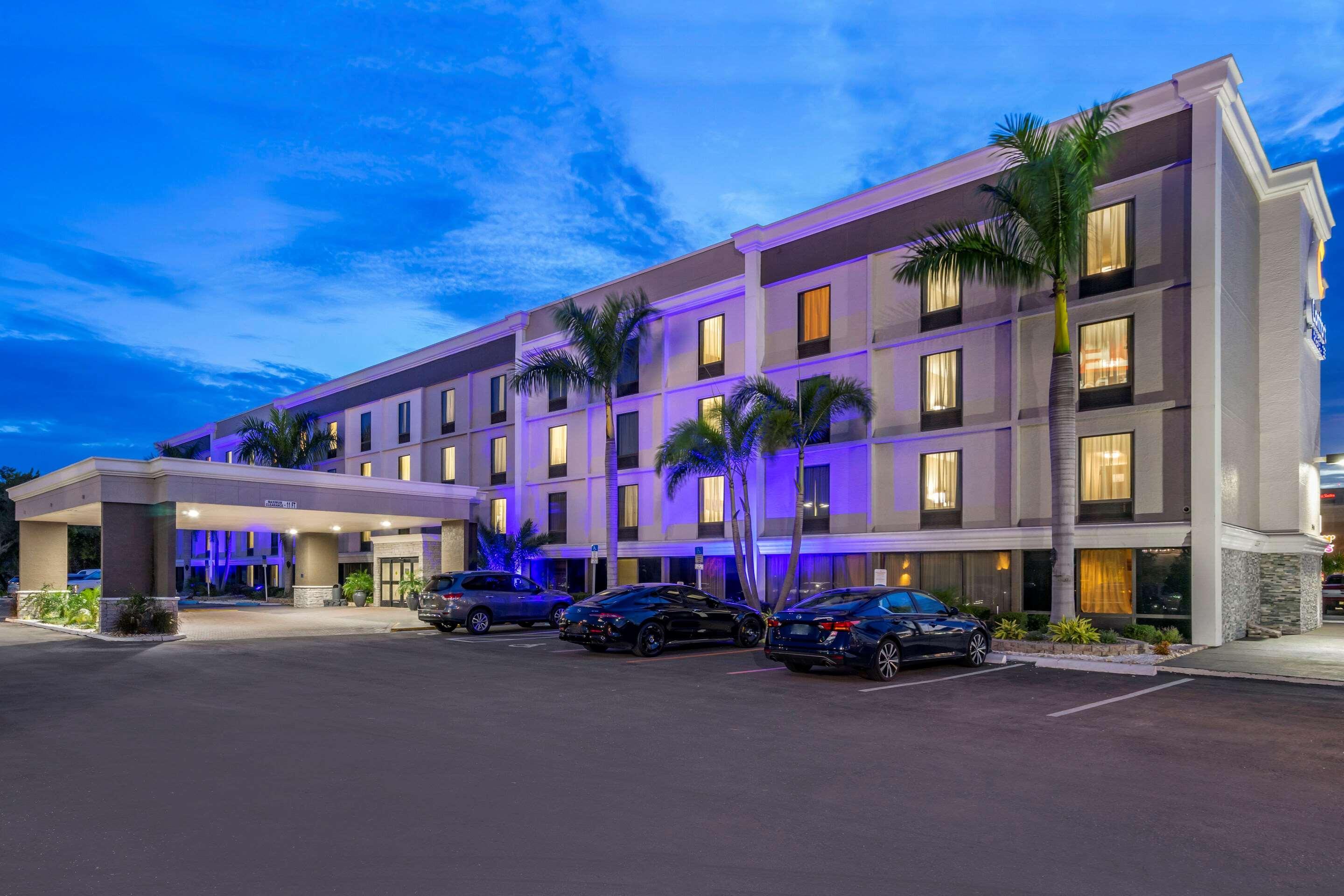 Comfort Inn & Suites St Pete - Clearwater International Airport Exteriér fotografie