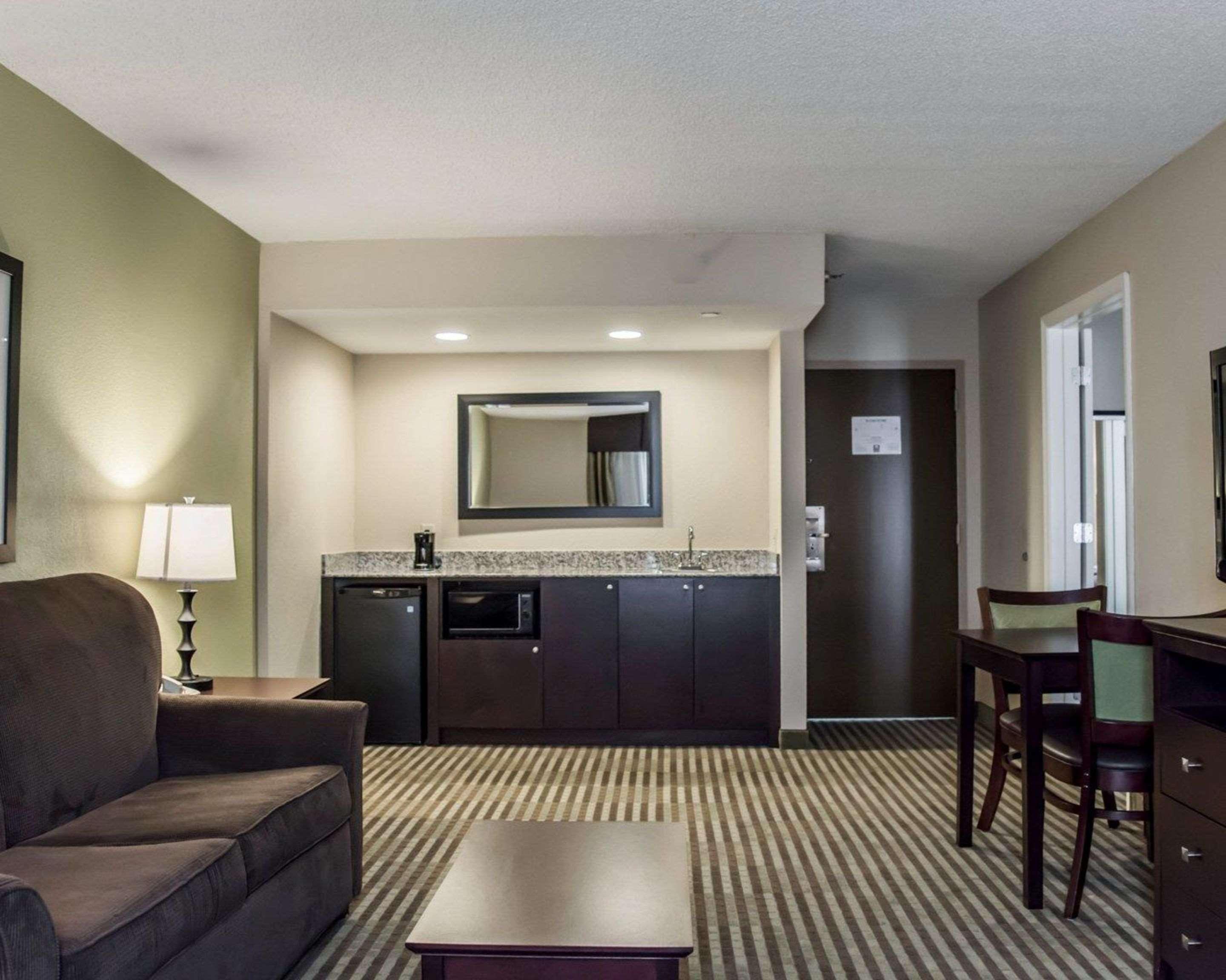 Comfort Inn & Suites St Pete - Clearwater International Airport Exteriér fotografie