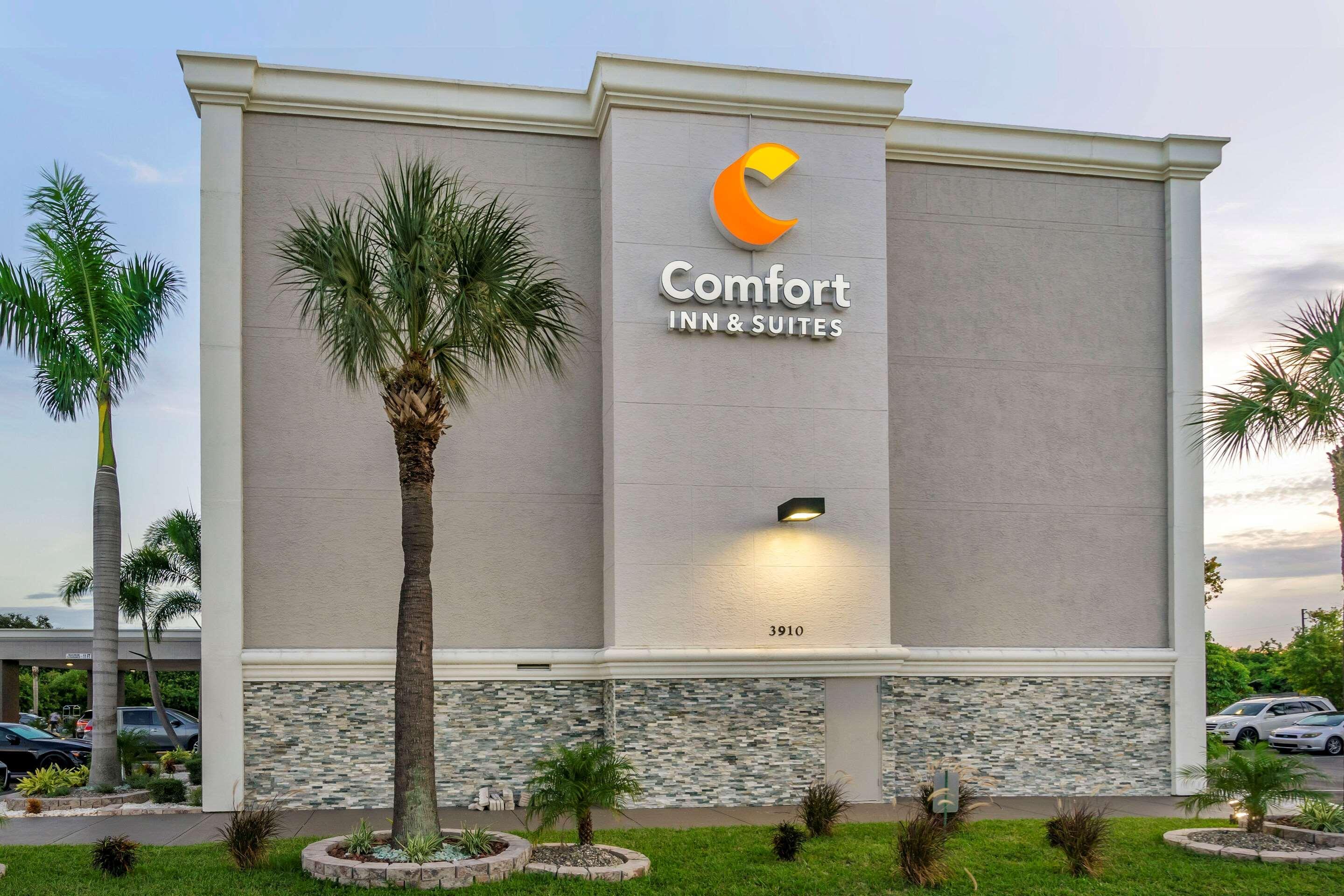 Comfort Inn & Suites St Pete - Clearwater International Airport Exteriér fotografie