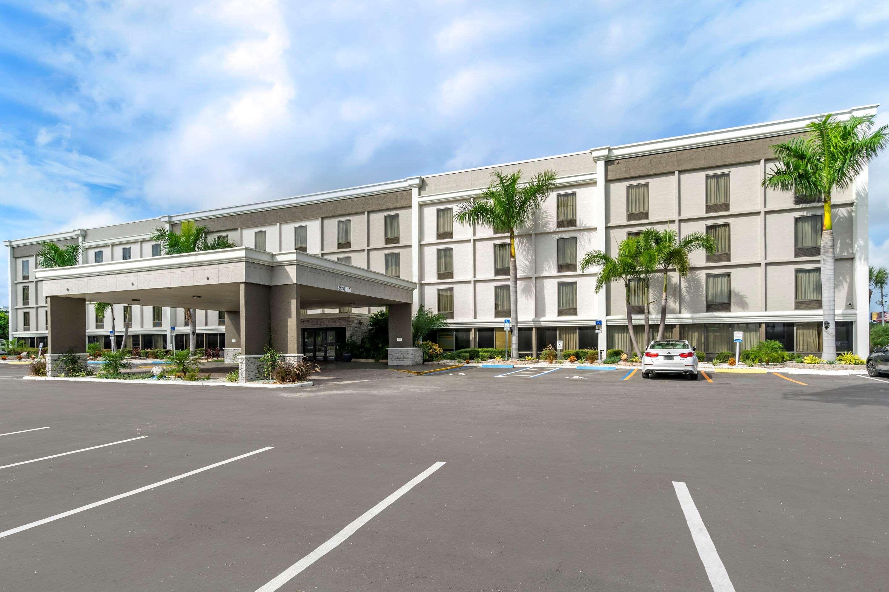 Comfort Inn & Suites St Pete - Clearwater International Airport Exteriér fotografie