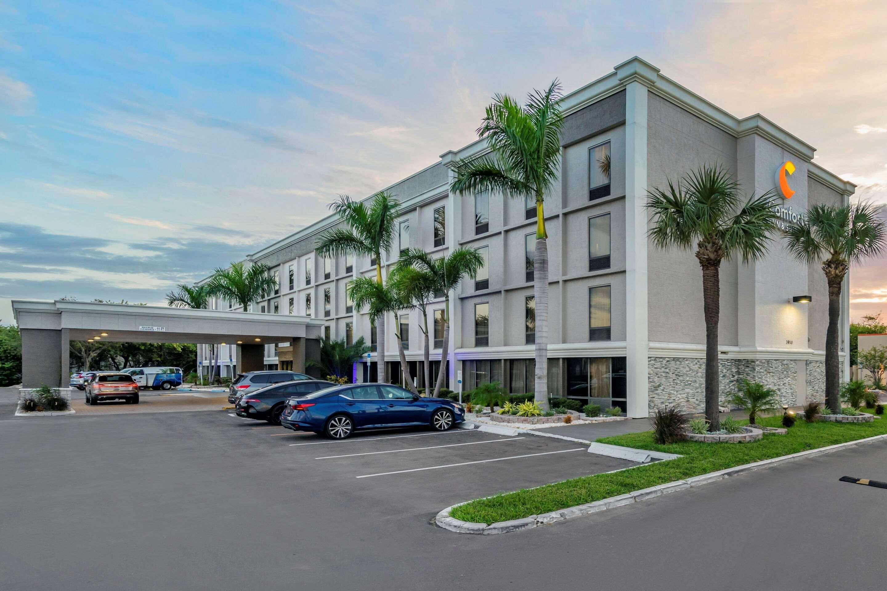 Comfort Inn & Suites St Pete - Clearwater International Airport Exteriér fotografie