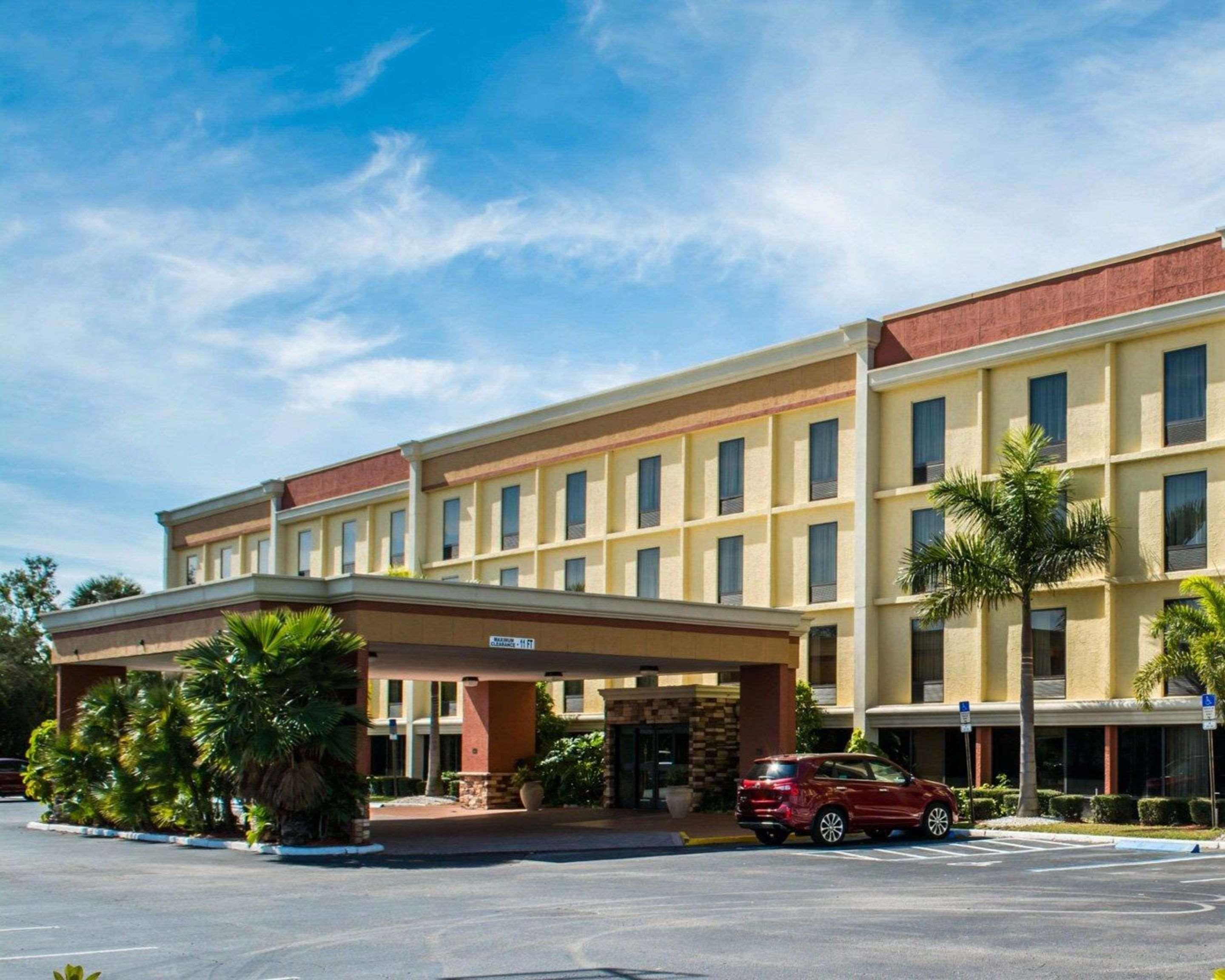 Comfort Inn & Suites St Pete - Clearwater International Airport Exteriér fotografie