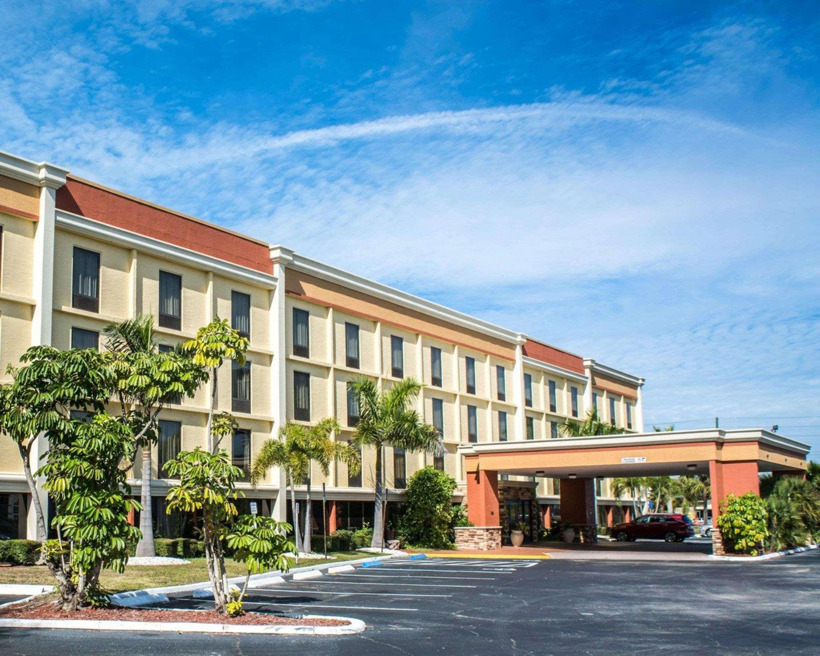 Comfort Inn & Suites St Pete - Clearwater International Airport Exteriér fotografie