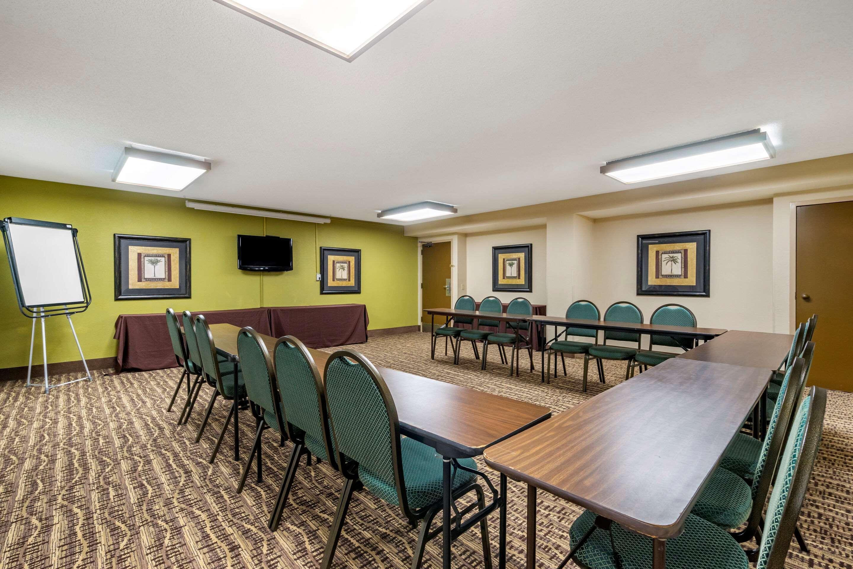 Comfort Inn & Suites St Pete - Clearwater International Airport Exteriér fotografie