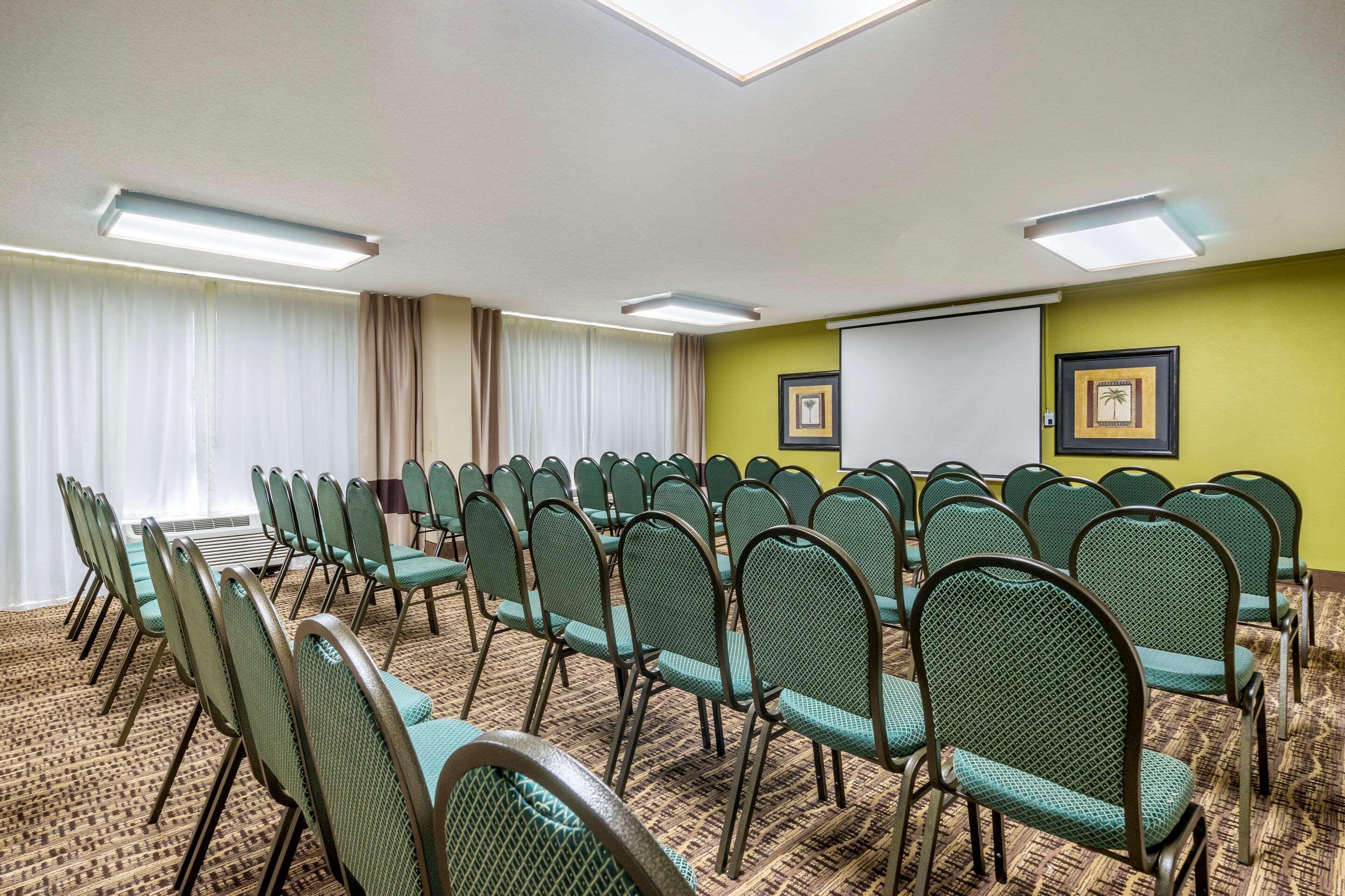 Comfort Inn & Suites St Pete - Clearwater International Airport Exteriér fotografie